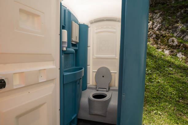 Best Porta potty rental near me  in East Porterville, CA